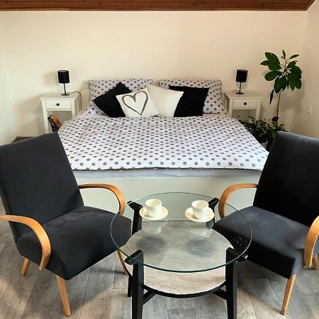 Apartman V Podkrovi 豪斯庭 外观 照片