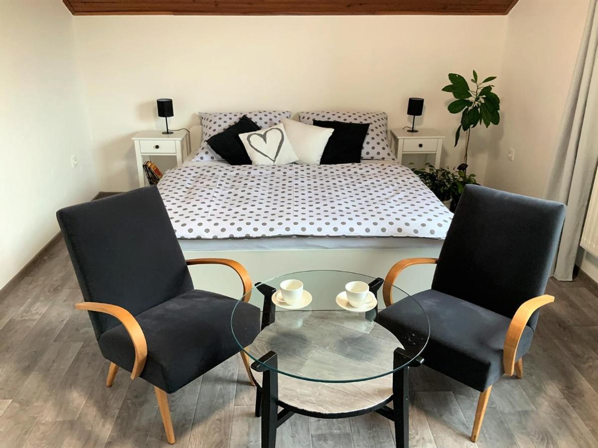 Apartman V Podkrovi 豪斯庭 外观 照片